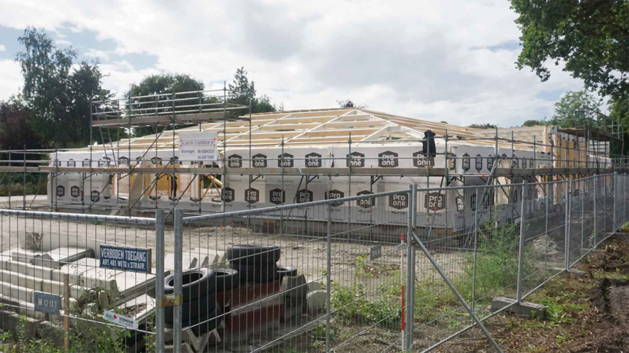 Bouw in volle gang van nieuwbouw Frisse, duurzame school GBS de Wiekslag