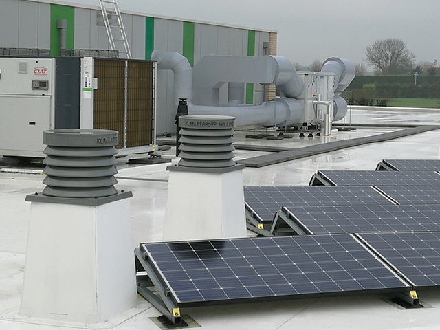 Groene school nóg groener met led en zonnepanelen